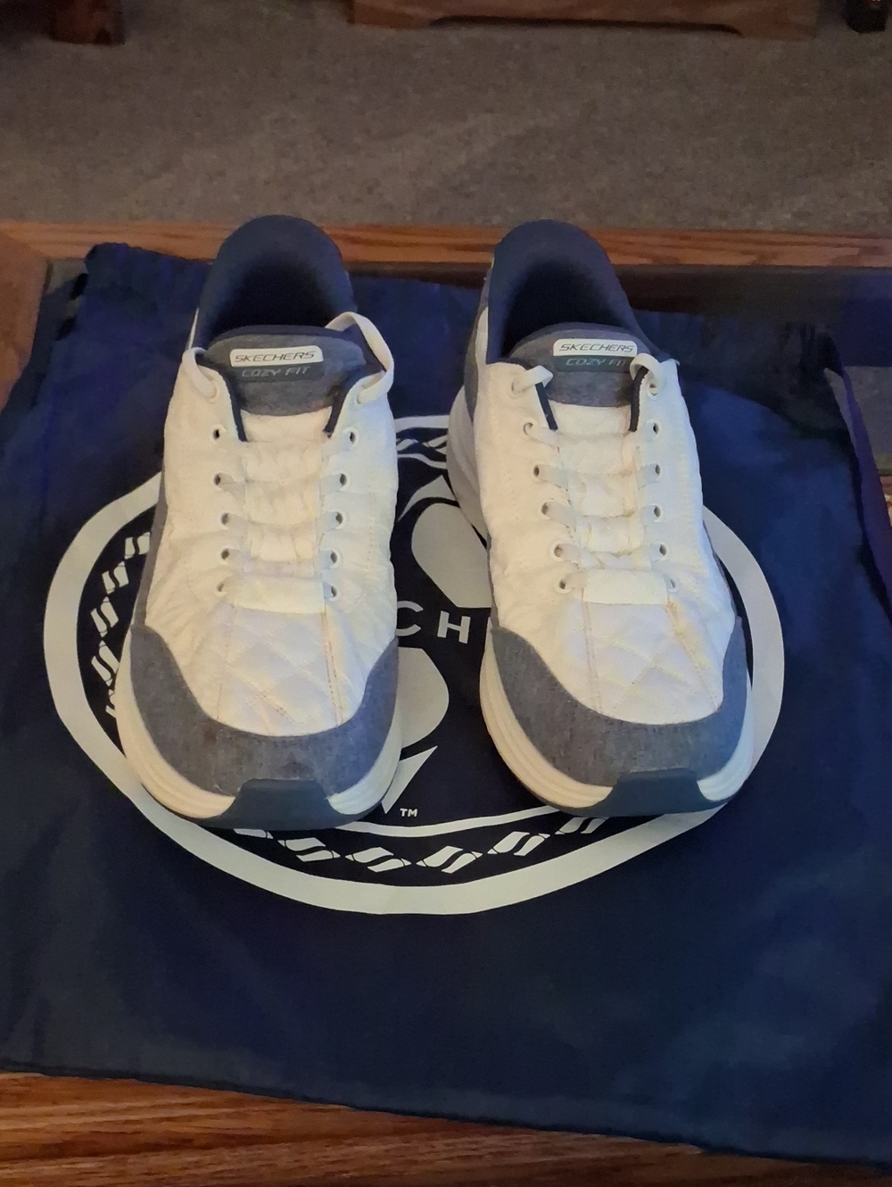 Skechers White and Blue Woman's Athletic Lace-Up Sneakers With Bag Sz 11
